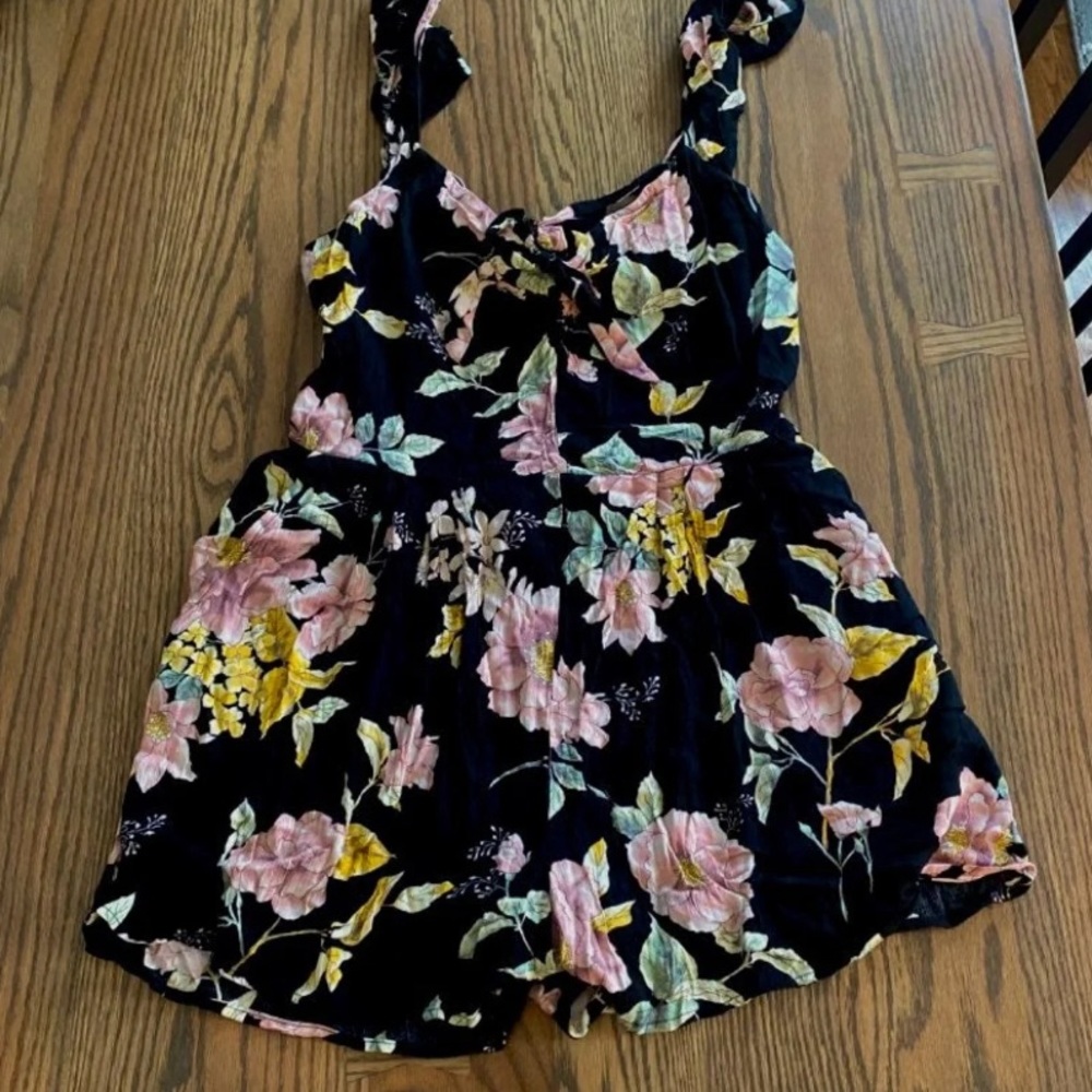 Floral Romper 🖤🌸